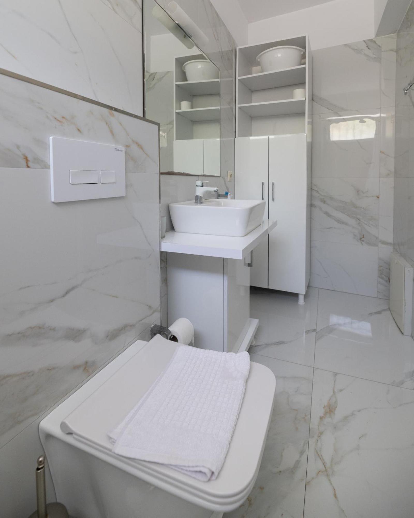 Apartamento Pano Qeparo